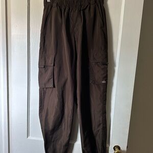 ALO Yoga Women’s Dark Brown Cargo Pants